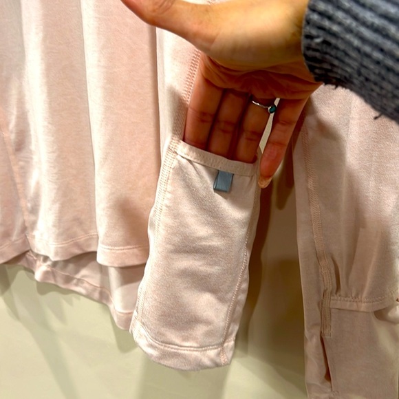 🔥Nike Running Cream Long Sleeve Tee Classic Athletic Style🔥 - Picture 3 of 7